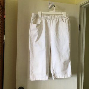 Hawaiian Flavor white comfy 3/4 pants. Size 2XL.